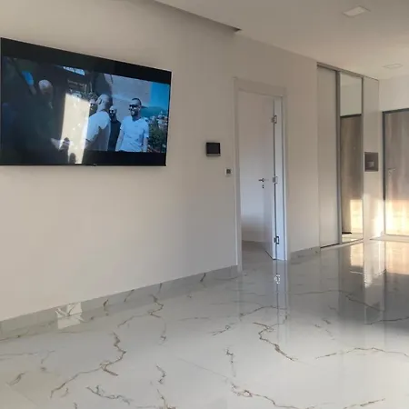 Mia Gi Luxury + Garage Apartment *
