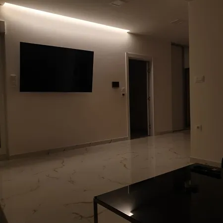 Mia Gi Luxury + Garage Apartment