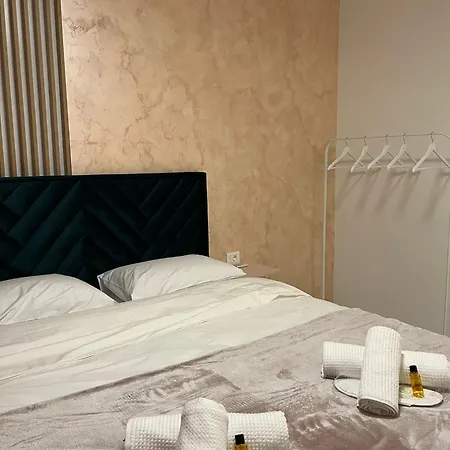 Mia Gi Luxury + Garage Apartment *